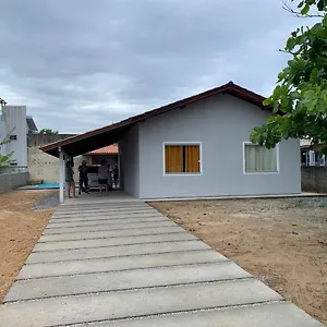 casa-com-grande-terreno-na-enseada-da-pinheira.santa-catarina-brasil.com/