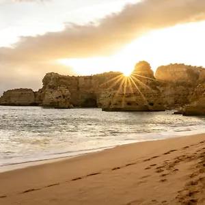 vila-com-piscina-a-5-minutos-da-praia.hotelaalgarve.com/